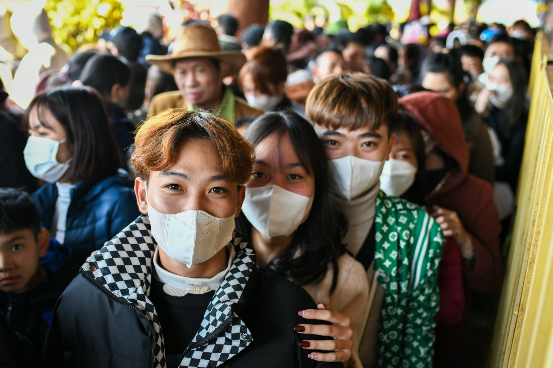 Chen chúc hơn 3 tiếng đi lễ chùa Tam Chúc đầu năm