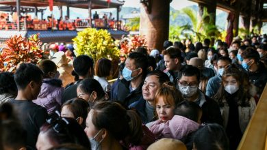 Chen chúc hơn 3 tiếng đi lễ chùa Tam Chúc đầu năm