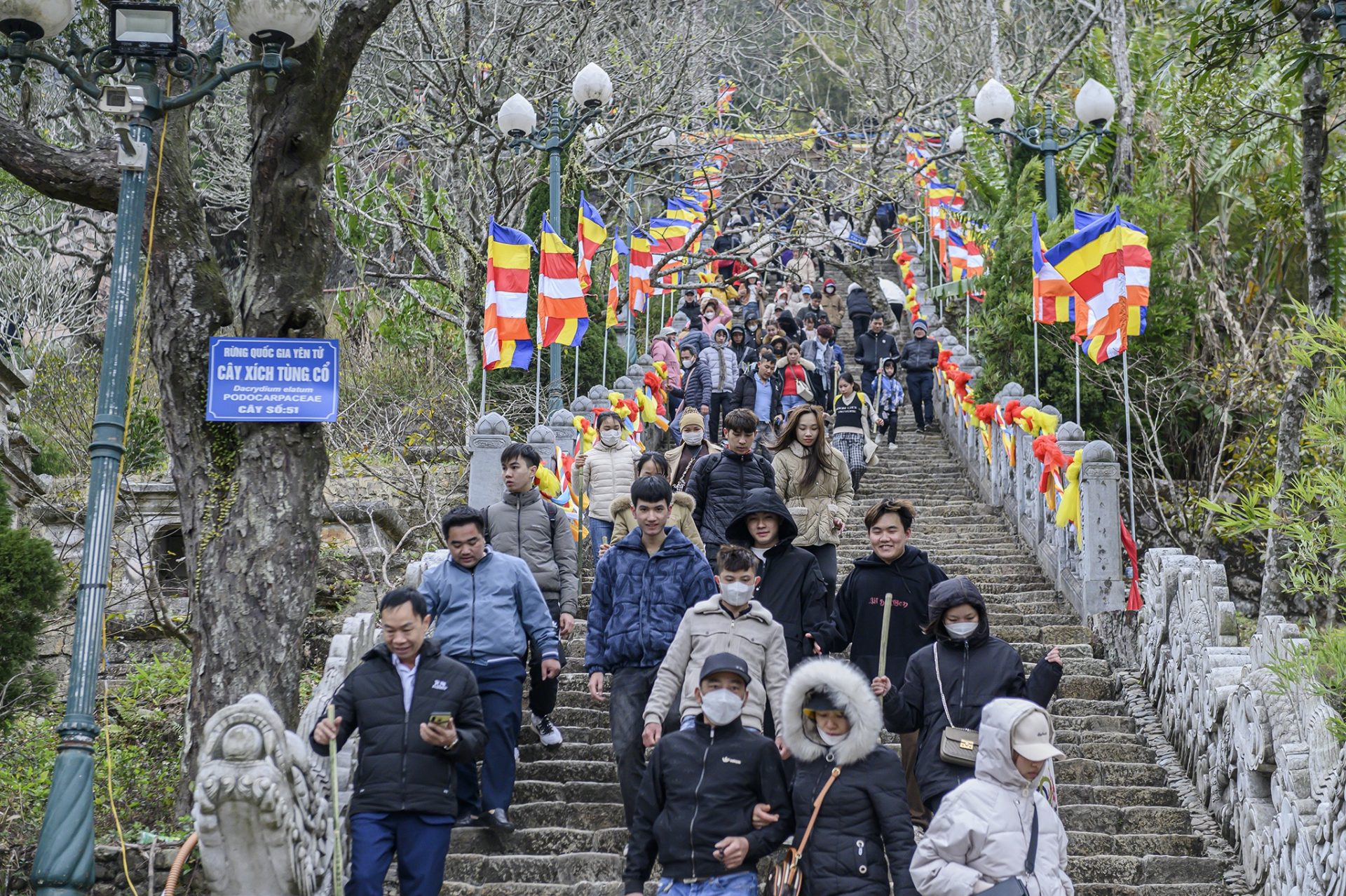 Hơn 40.000 khách hành hương Yên Tử hai ngày cuối tuần
