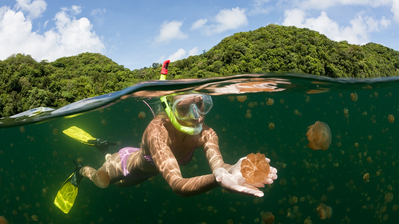 9 hồ nước kỳ lạ trên thế giới