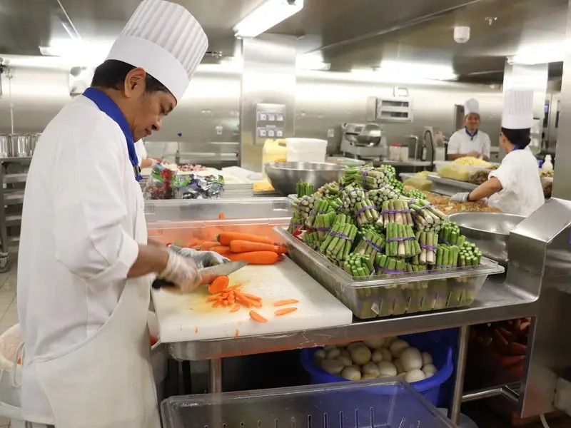 Siêu du thuyền phục vụ 30.000 bữa ăn mỗi ngày Siêu du thuyền phục vụ 30.000 bữa ăn mỗi ngày