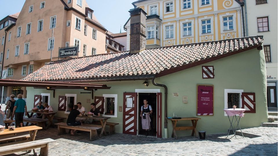 Nhà hàng xúc xích gần 900 tuổi ở Đức