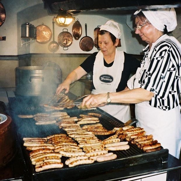 Nhà hàng xúc xích gần 900 tuổi ở Đức