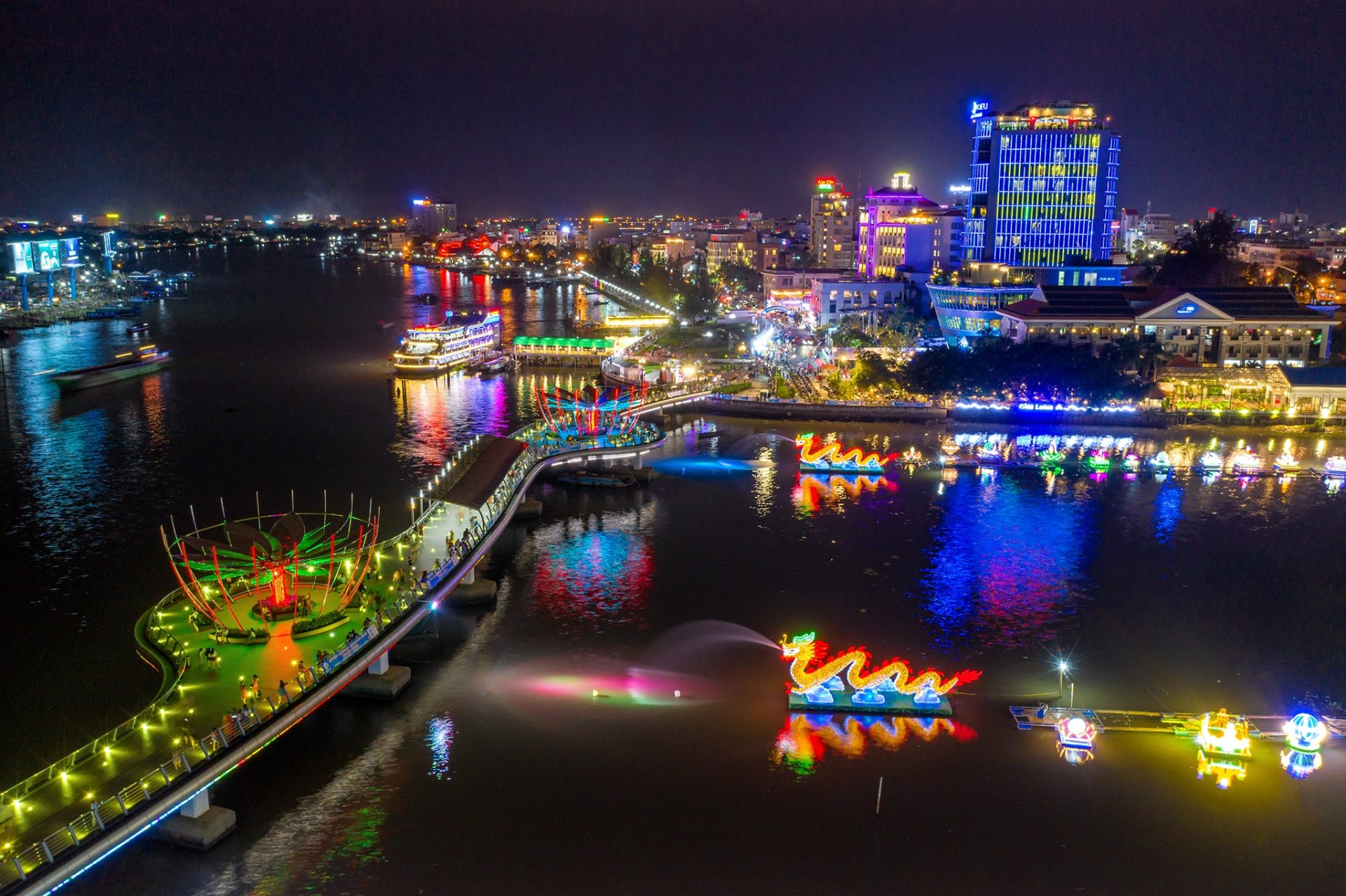 Đô thị trung tâm miền Tây đẹp mơ màng trong sương