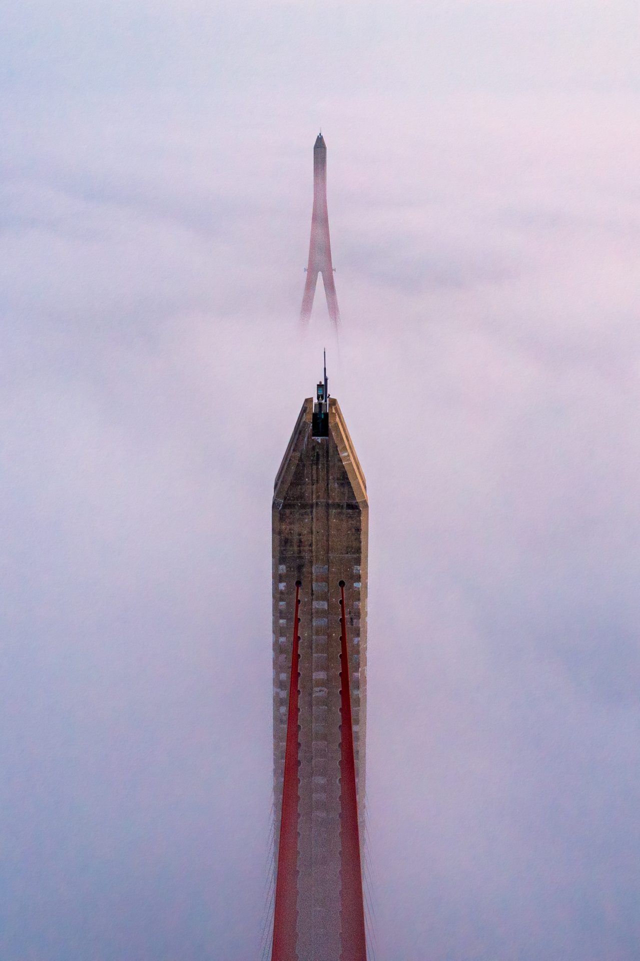 Đô thị trung tâm miền Tây đẹp mơ màng trong sương