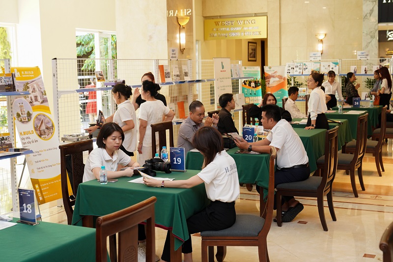 Các Hiệp hội doanh nghiệp ký kết tham gia chương trình truyền thông kết nối kinh doanh