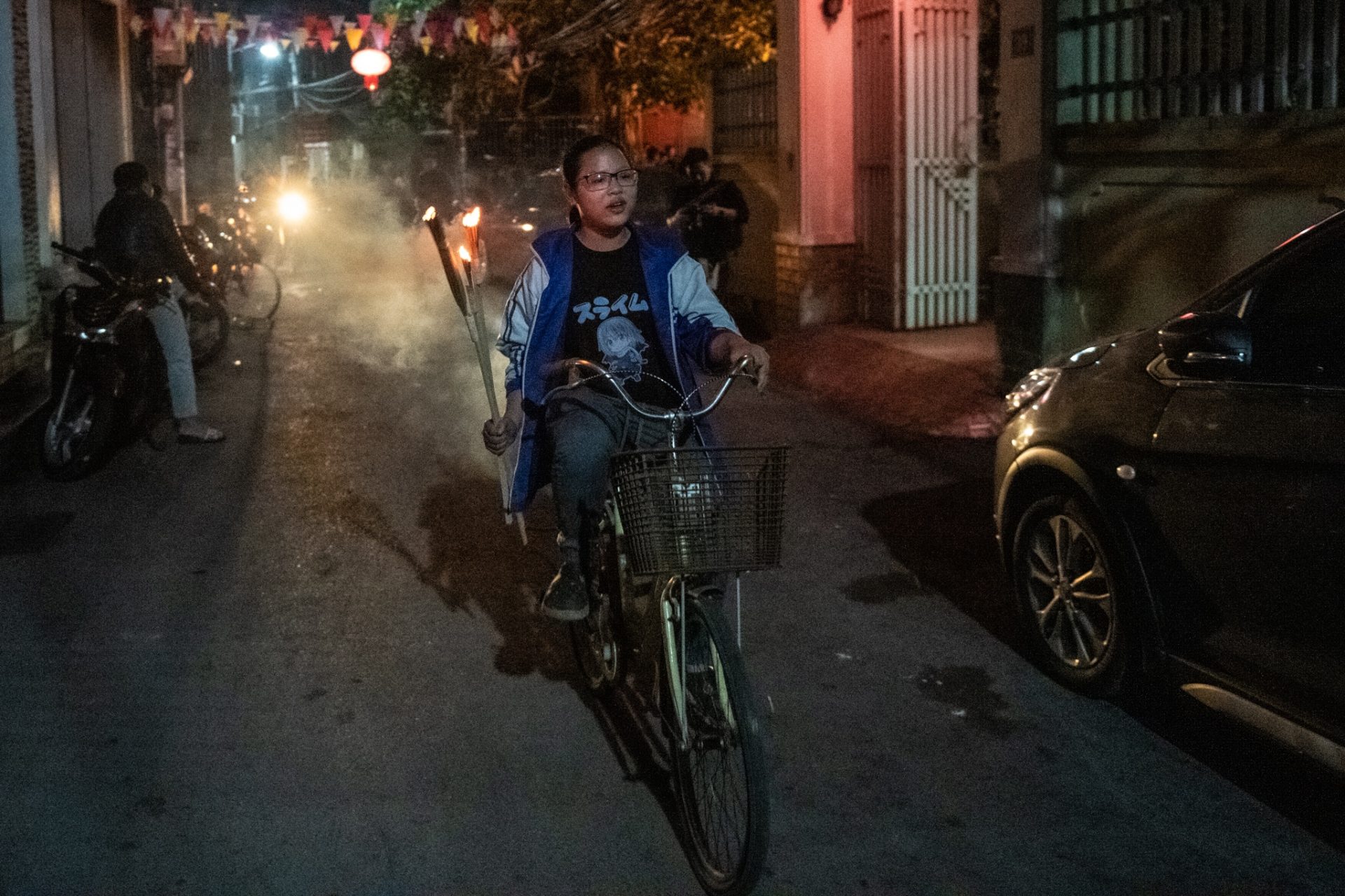 Lễ rước lửa cầu cầu may mắn của người dân Hà Nội