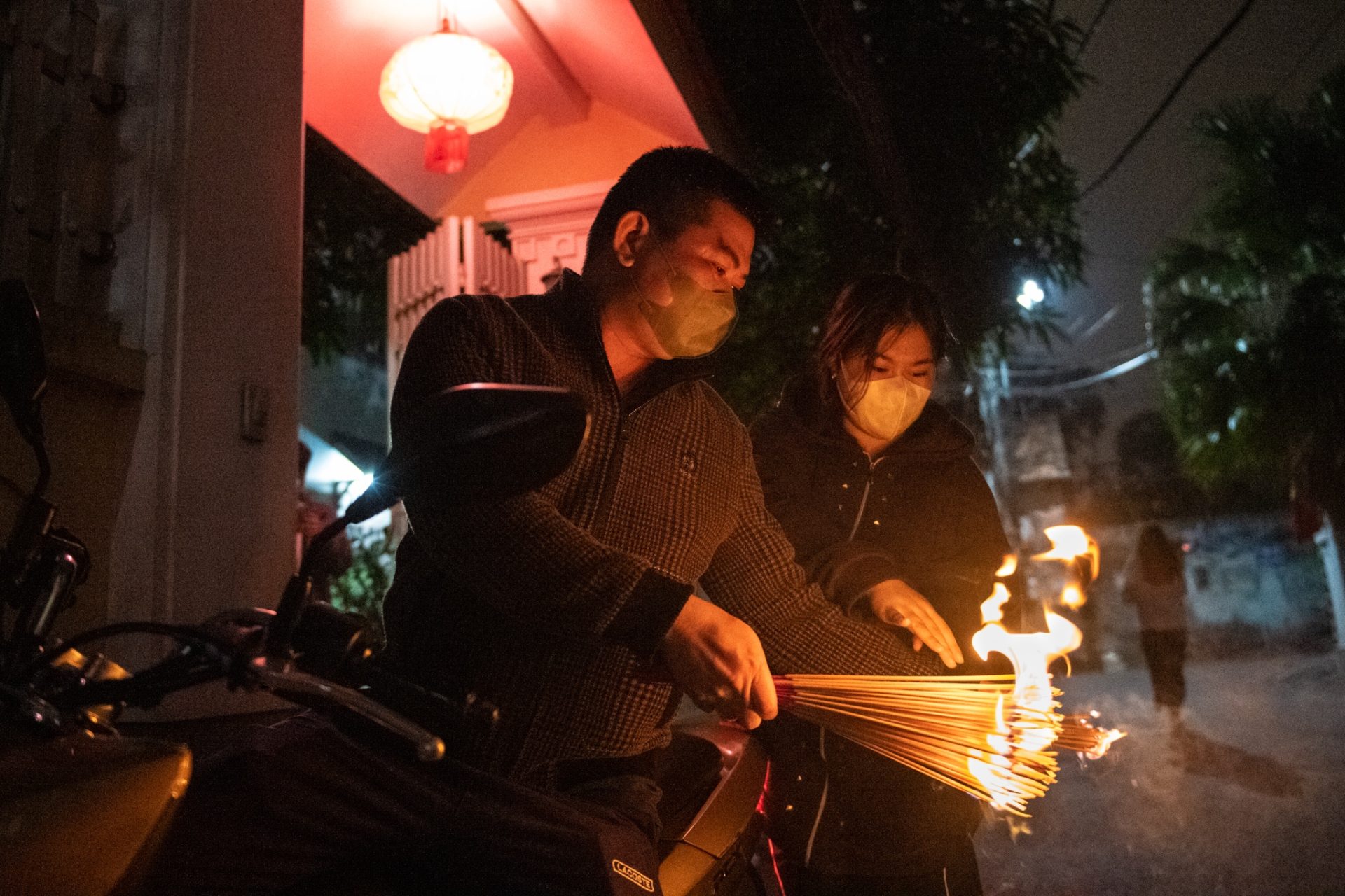 Lễ rước lửa cầu cầu may mắn của người dân Hà Nội