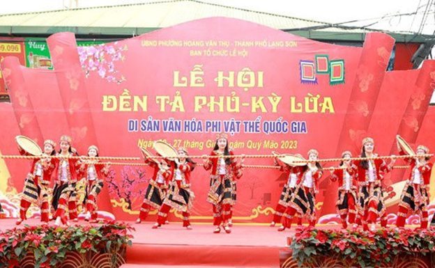 Hàng vạn người về xem đám rước Lễ hội đền Tả Phủ - Kỳ Lừa