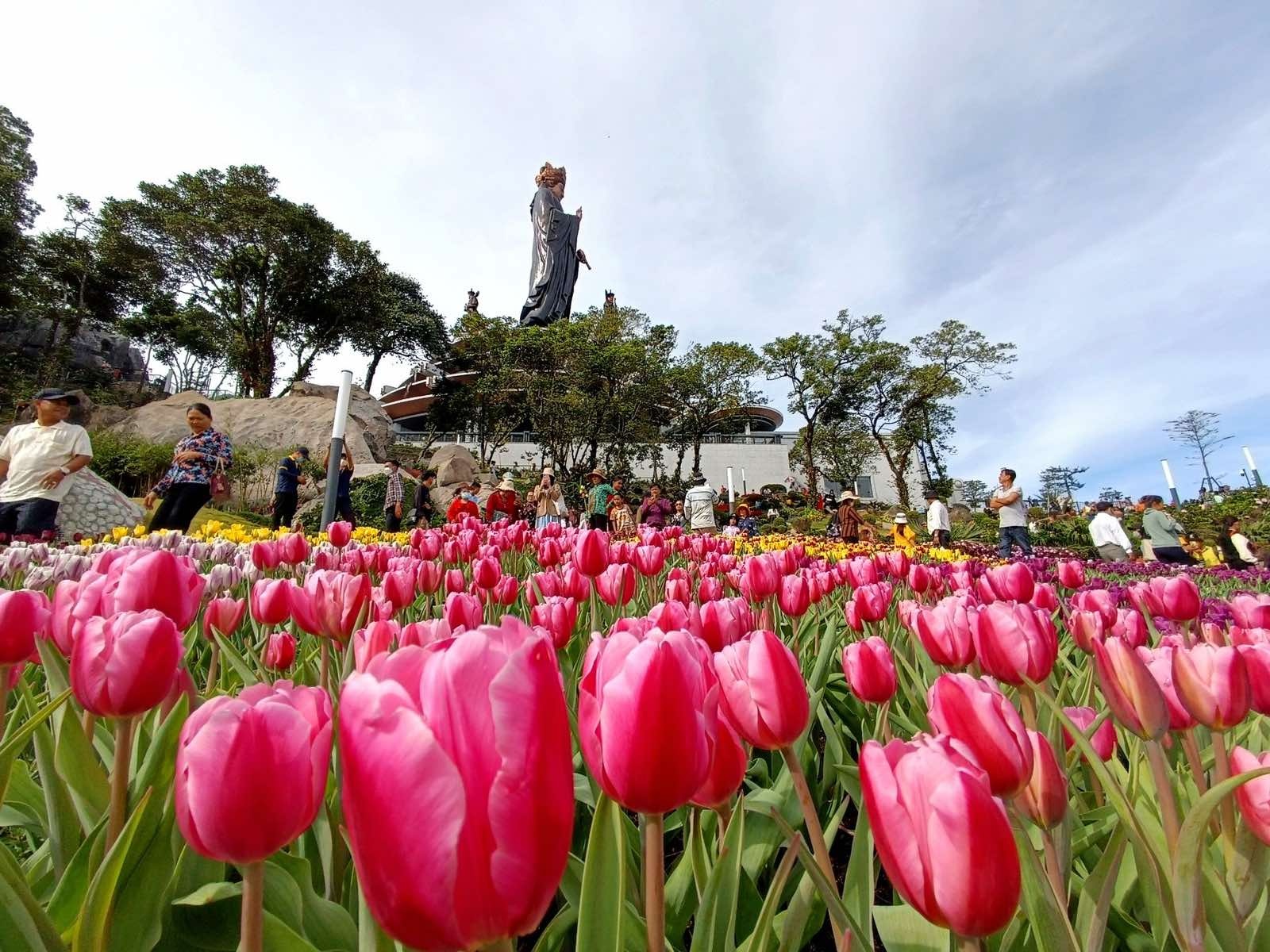 Đến núi Bà Đen cầu may, khám phá nhiều tập tục tín ngưỡng thú vị