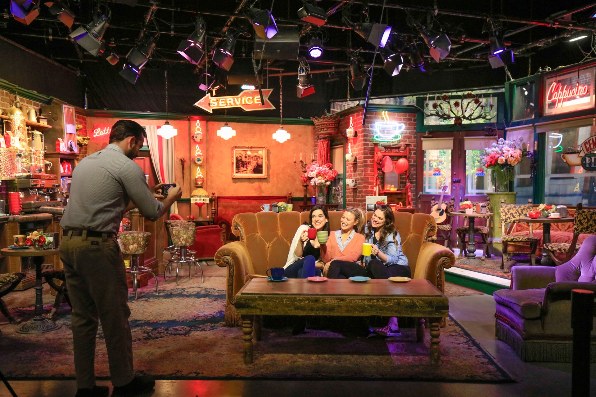 Bảng hiệu Hollywood tròn 100 năm tuổi