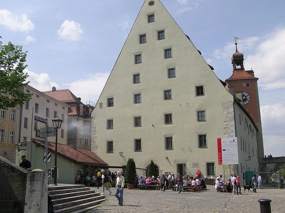 Nhà hàng xúc xích gần 900 tuổi ở Đức