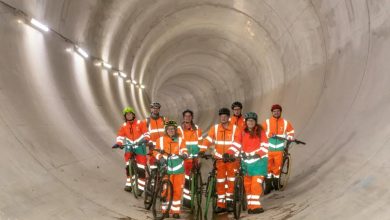 Đạp xe trong 'siêu cống' dưới lòng đất ở London