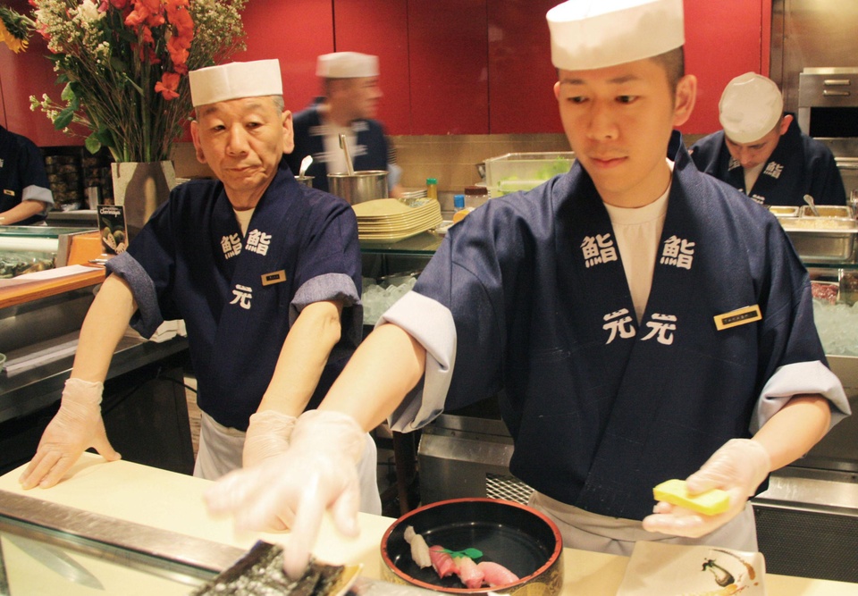 Khoảng cách giữa đầu bếp và thực khách đang hủy hoại sushi Khoảng cách giữa đầu bếp và thực khách đang hủy hoại sushi