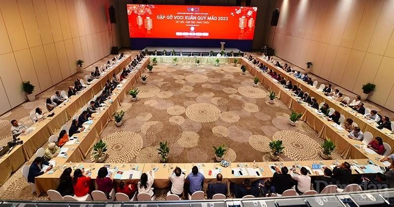 Đông Nam Bộ: Chi phí không chính thức vẫn còn phổ biến Đông Nam Bộ: Chi phí không chính thức vẫn còn phổ biến