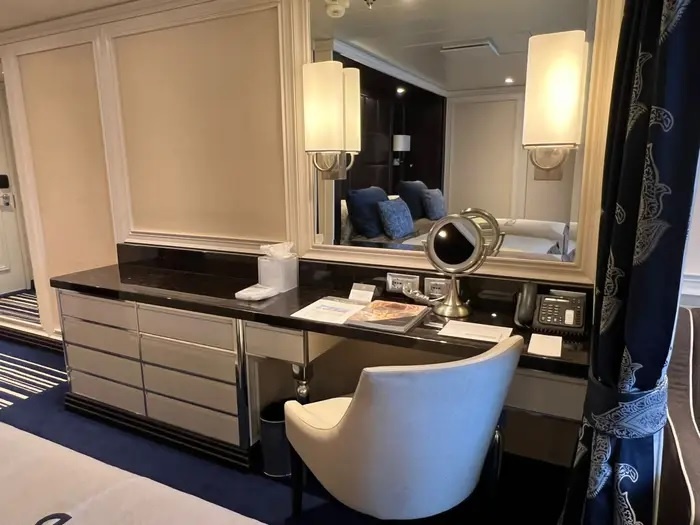 Bên trong phòng nghỉ trên siêu du thuyền vừa cập bến Nha Trang