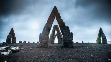 Tượng đài bằng đá bí ẩn ở Iceland Tượng đài bằng đá bí ẩn ở Iceland