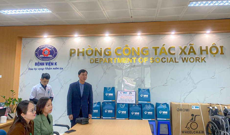 VNI chia sẻ yêu thương đến bệnh nhân có hoàn cảnh khó khăn tại Viện K Tân Triều VNI chia sẻ yêu thương đến bệnh nhân có hoàn cảnh khó khăn tại Viện K Tân Triều