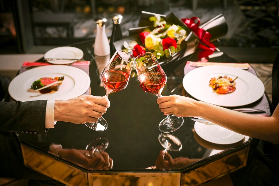 Cà phê sáng, trà chiều, tiệc đêm cho lễ 8/3