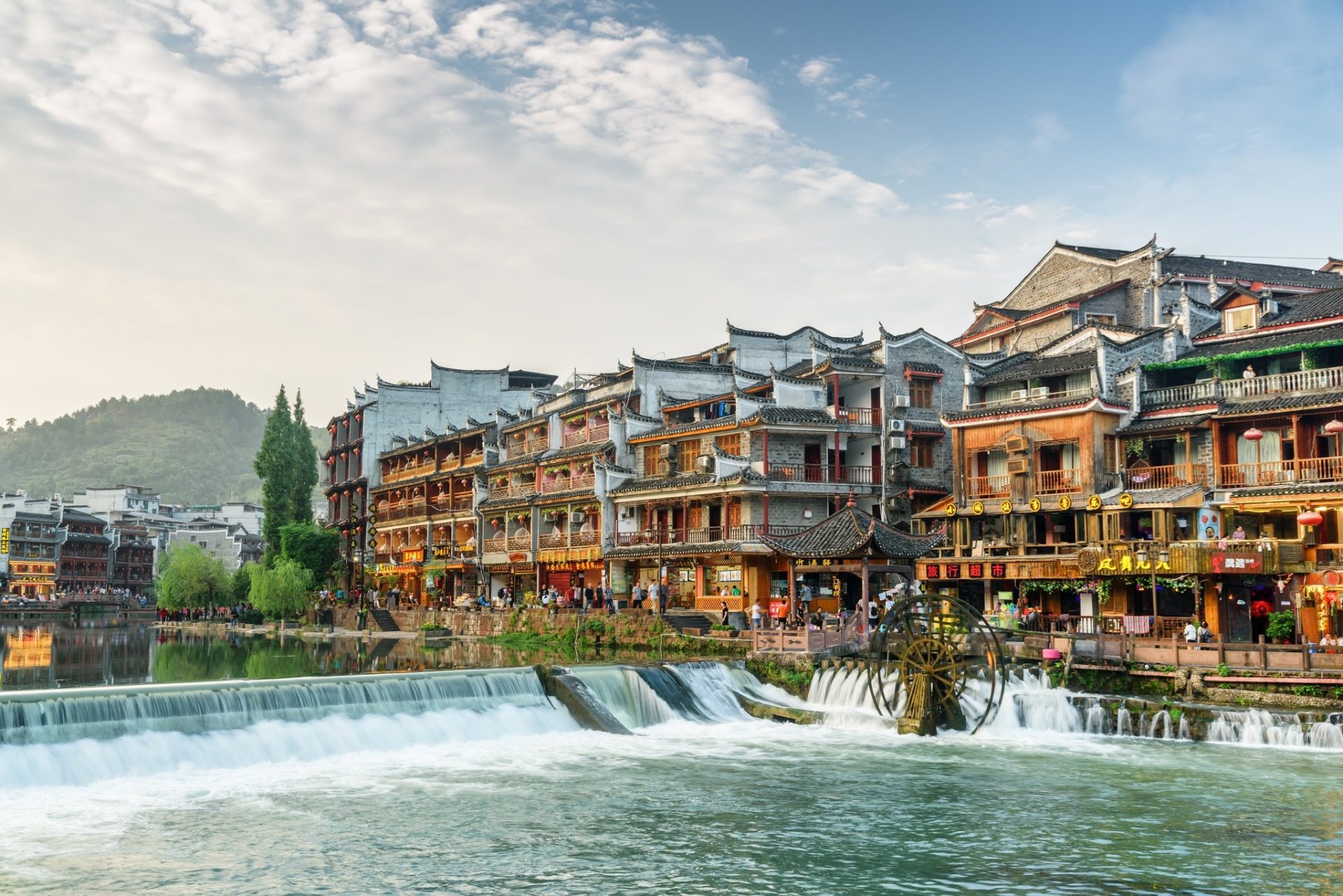 Tour đi Trung Quốc dịp 30/4 tăng giá, kén khách Tour đi Trung Quốc dịp 30/4 tăng giá, kén khách