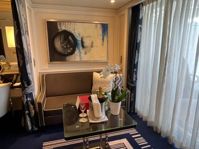 Bên trong phòng nghỉ trên siêu du thuyền vừa cập bến Nha Trang