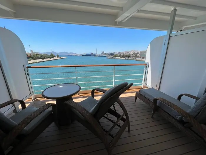 Bên trong phòng nghỉ trên siêu du thuyền vừa cập bến Nha Trang