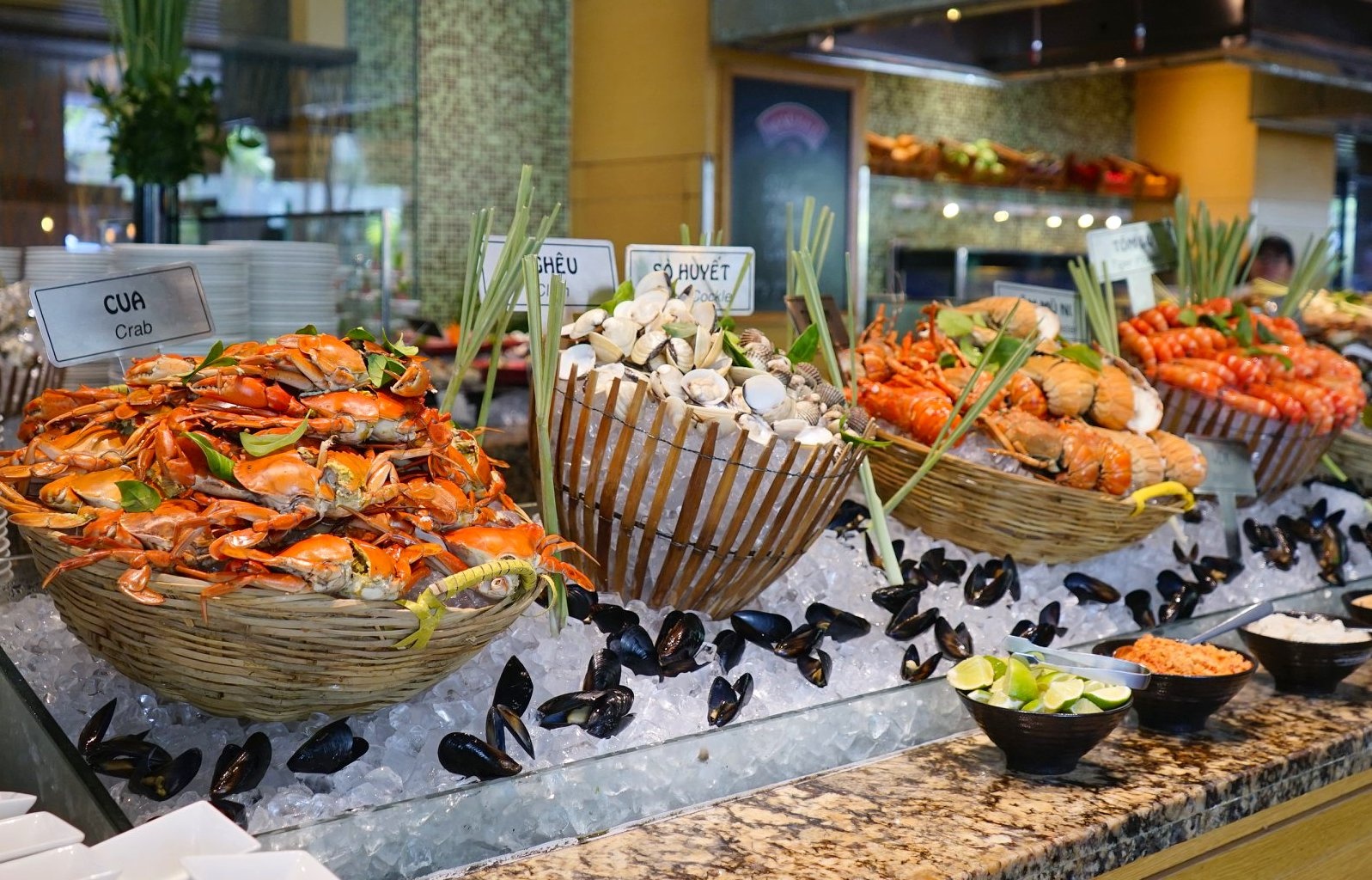 Cà phê sáng, trà chiều, tiệc đêm cho lễ 8/3