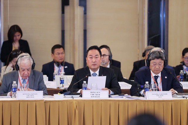 Doanh nghiệp mất nhiều thời gian hoàn thiện giấy phép lao động nước ngoài Doanh nghiệp mất nhiều thời gian hoàn thiện giấy phép lao động nước ngoài