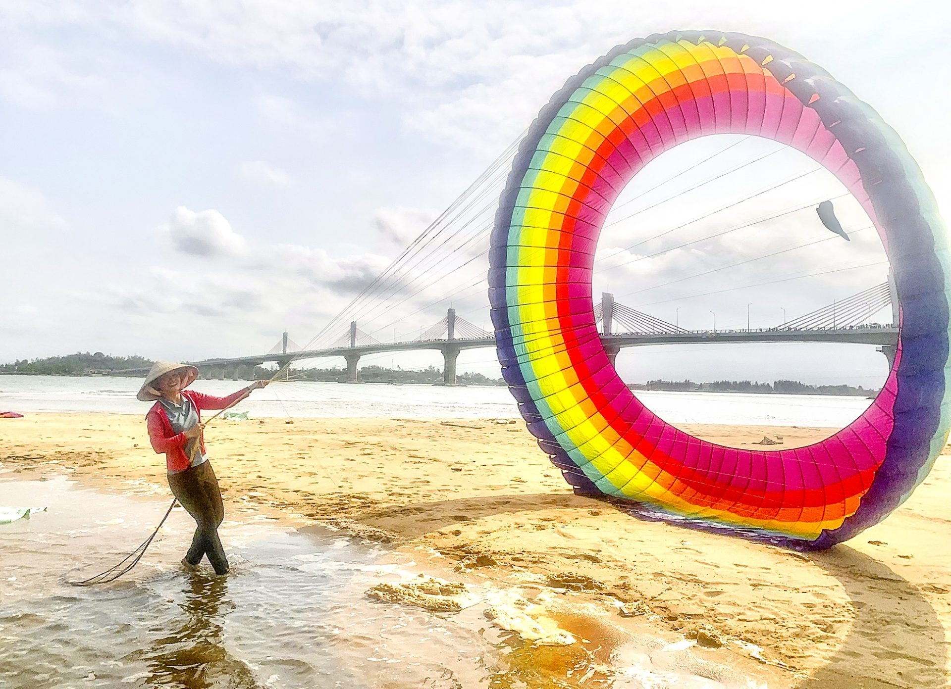 Cồn cát hình trái tim bên chân cầu Cổ Lũy