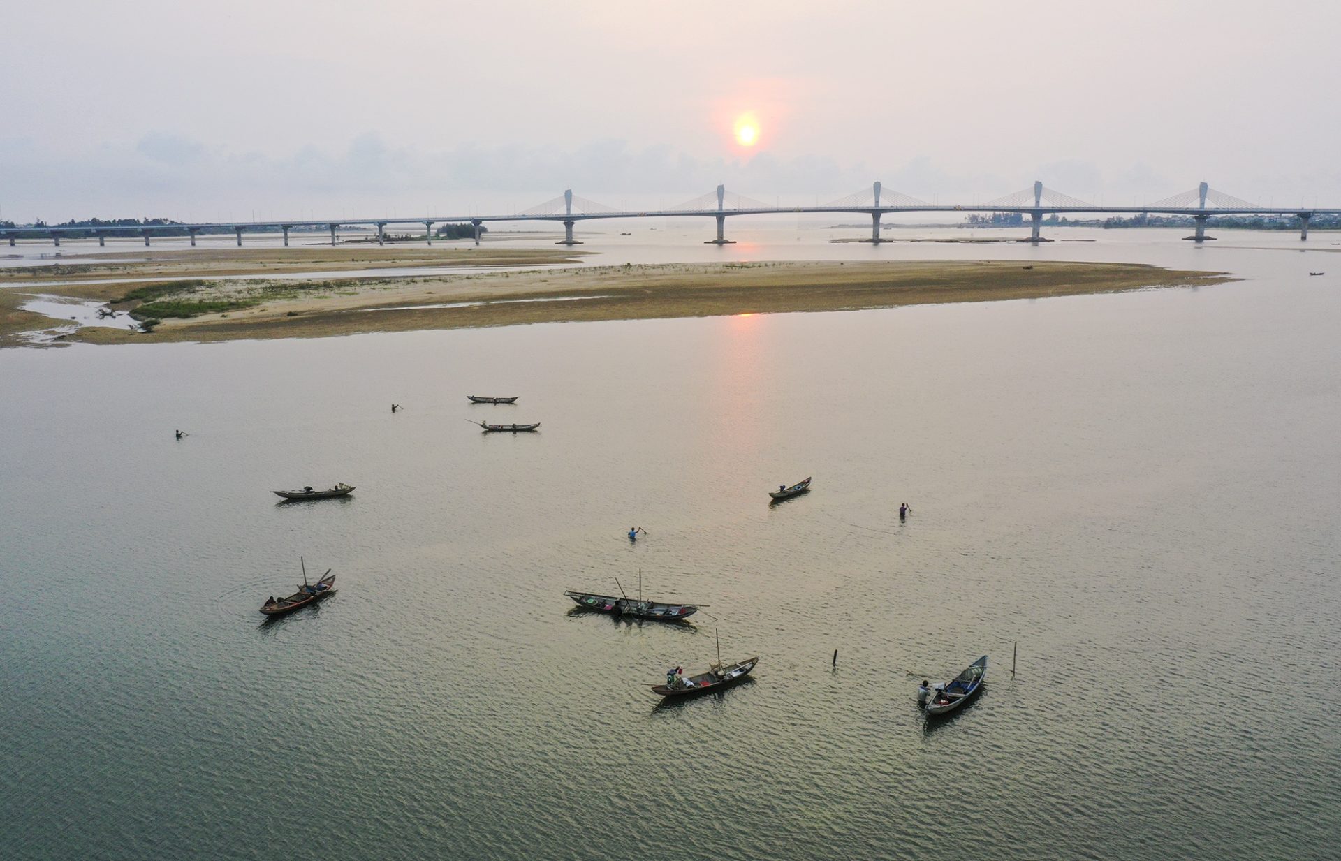 Cồn cát hình trái tim bên chân cầu Cổ Lũy