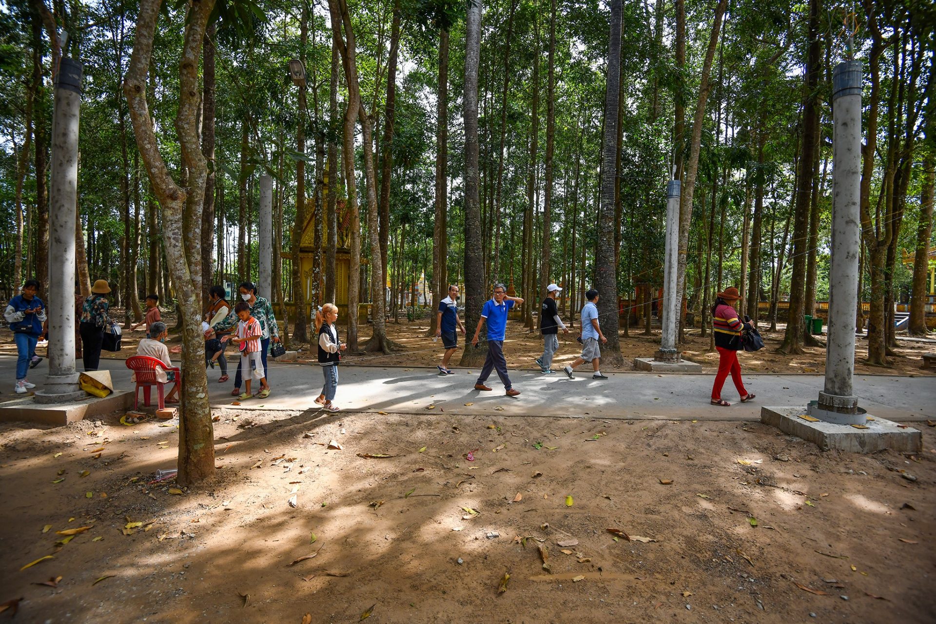 Ngôi chùa hơn 400 tuổi có hàng nghìn con dơi ở miền Tây