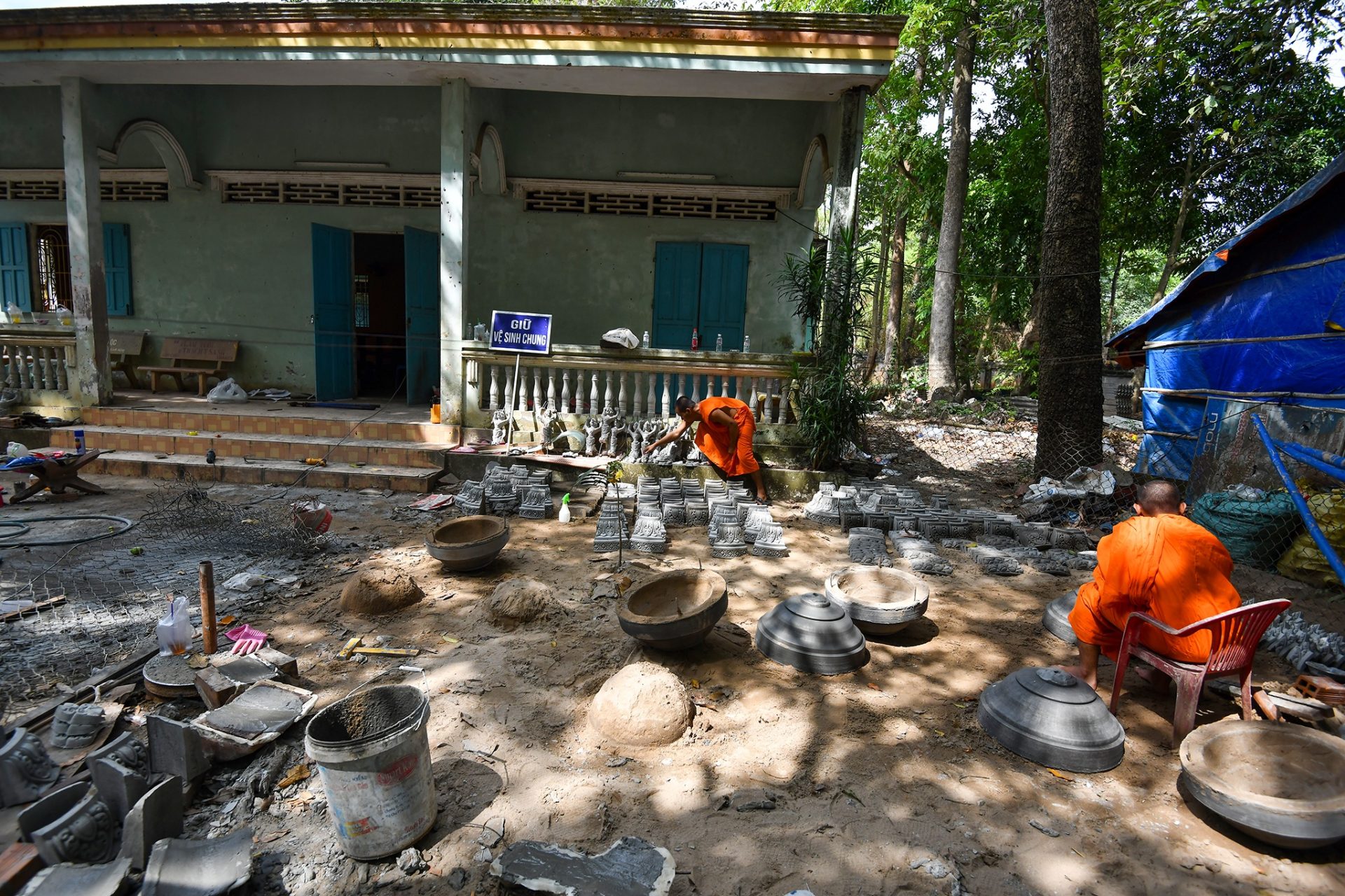 Ngôi chùa hơn 400 tuổi có hàng nghìn con dơi ở miền Tây