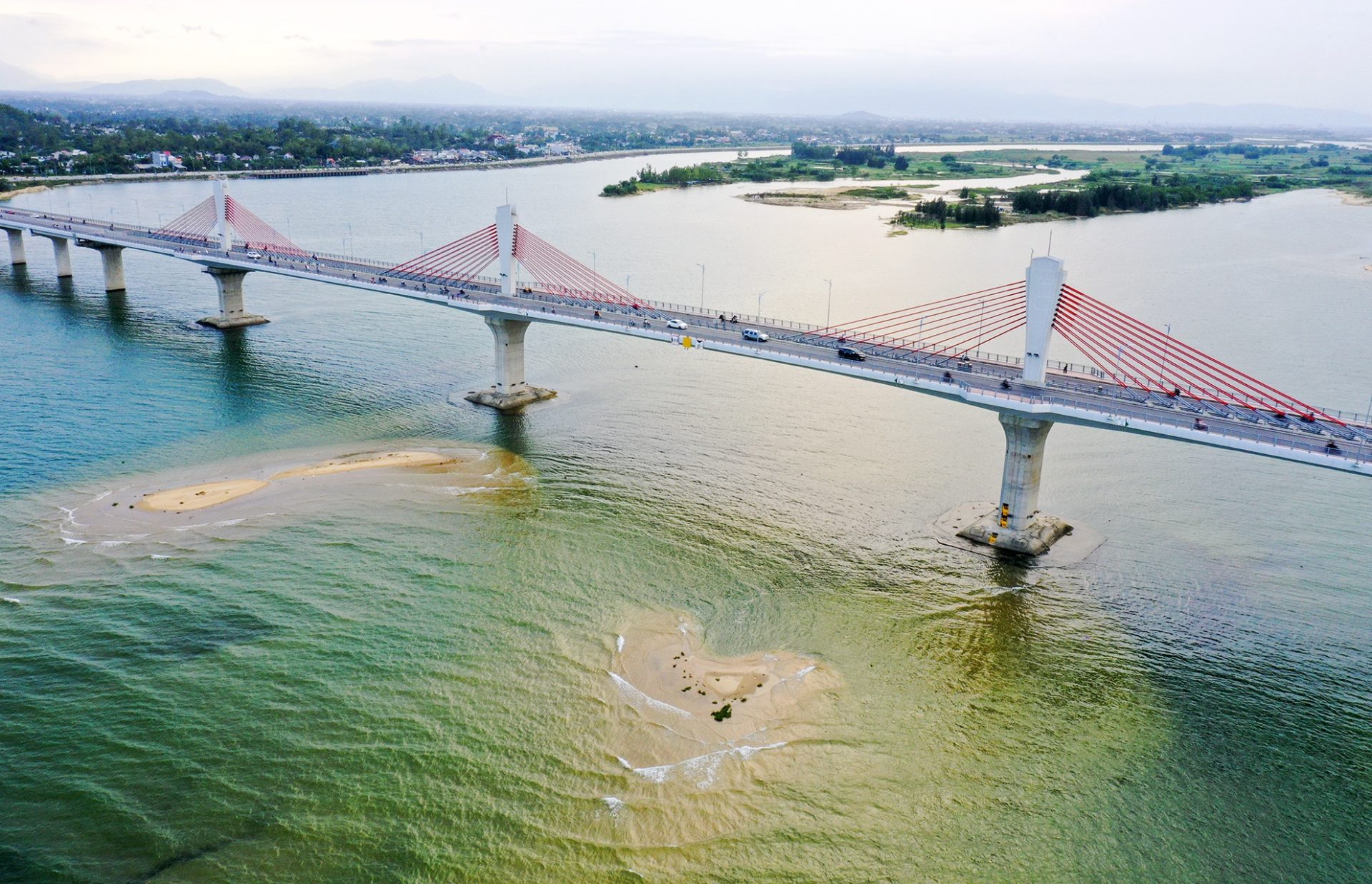 Cồn cát hình trái tim bên chân cầu Cổ Lũy