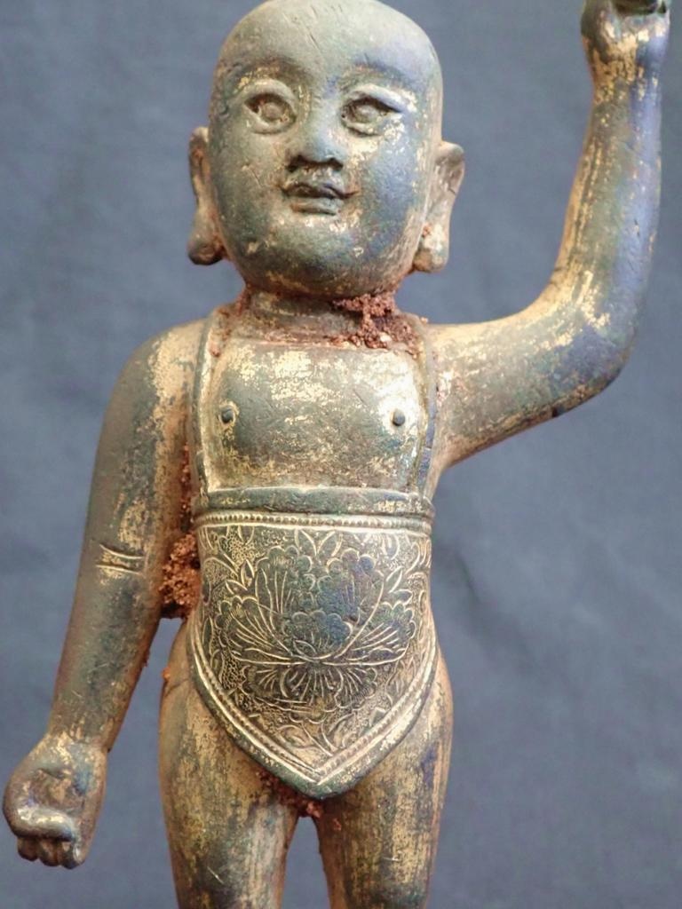 Phát hiện tượng Phật bằng đồng trên bãi biển Australia Phát hiện tượng Phật bằng đồng trên bãi biển Australia