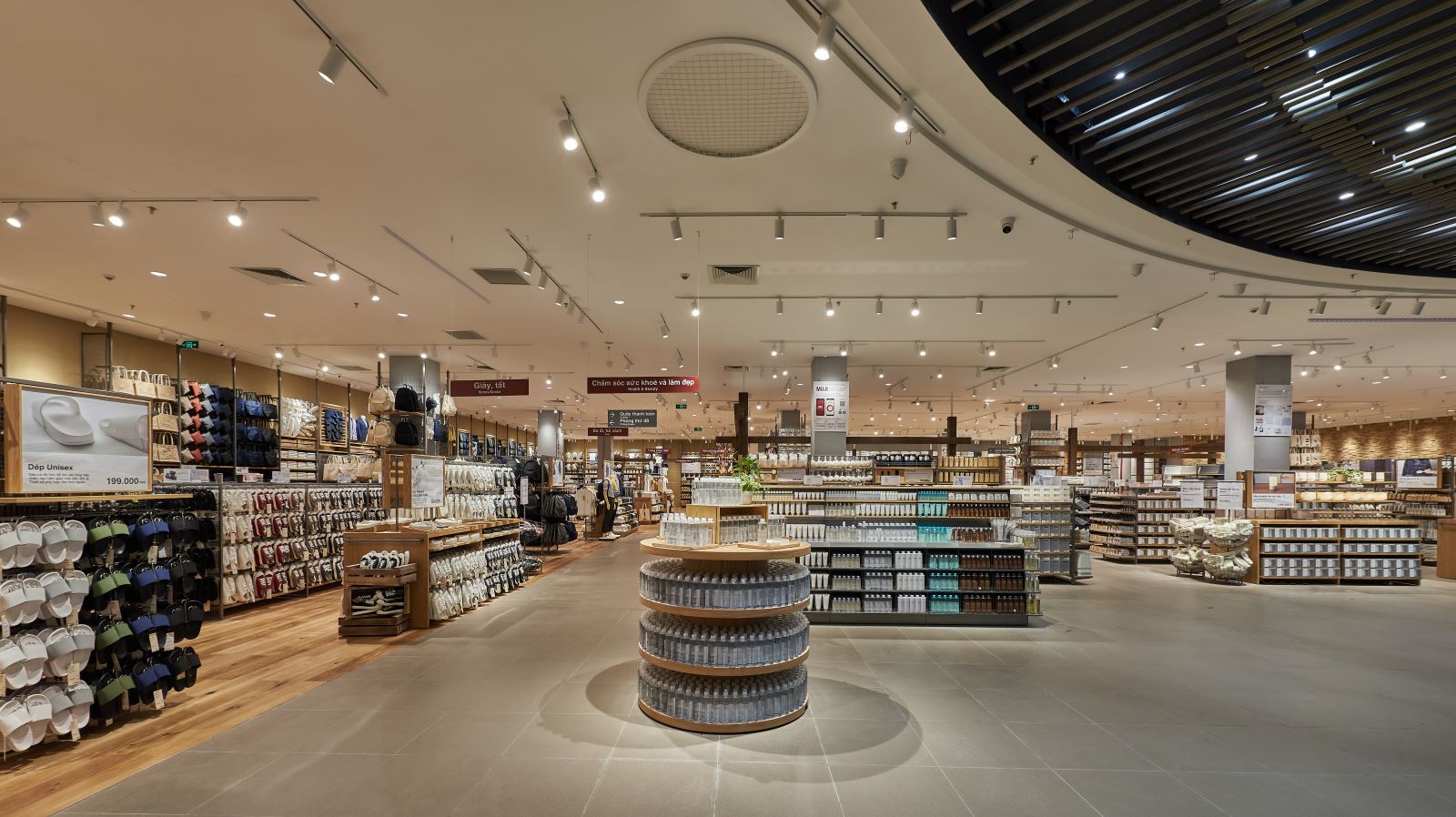 Vì đâu các nhà bán lẻ Nhật Bản 