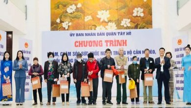 Quận Tây Hồ: khám sức khoẻ cho 400 người hộ cận nghèo và đối tượng chính sách