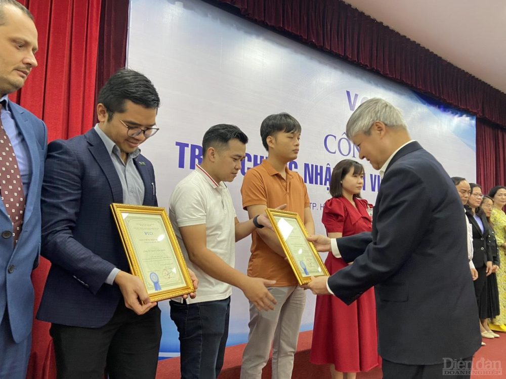 Thêm 35 doanh nghiệp trở thành Hội viên chính thức của VCCI Thêm 35 doanh nghiệp trở thành Hội viên chính thức của VCCI