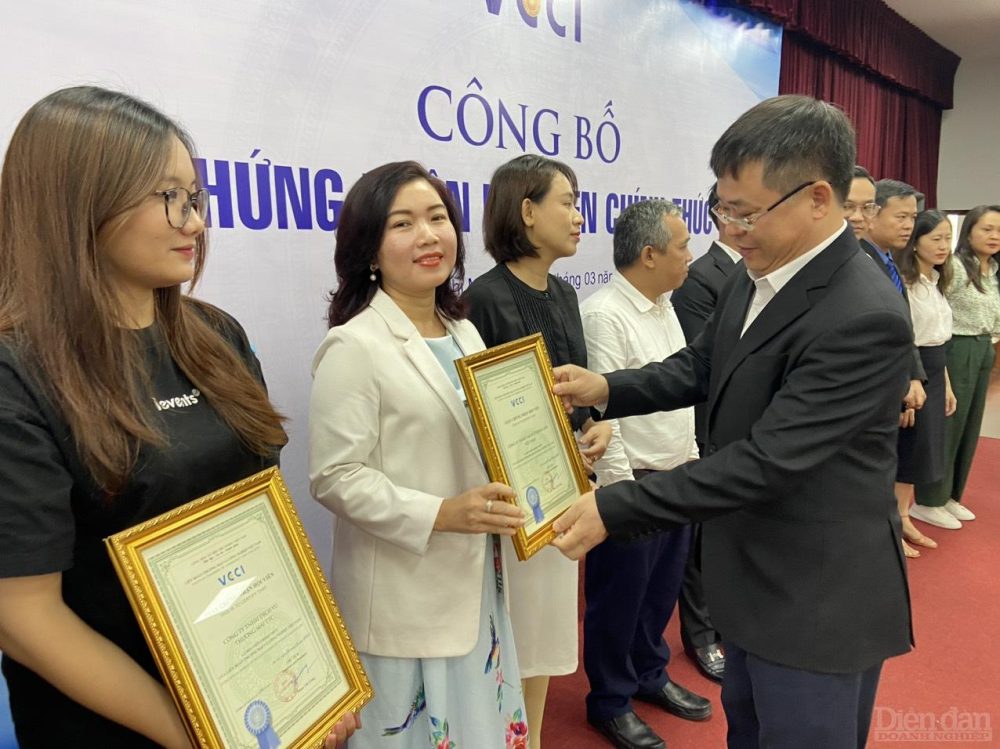 Thêm 35 doanh nghiệp trở thành Hội viên chính thức của VCCI Thêm 35 doanh nghiệp trở thành Hội viên chính thức của VCCI