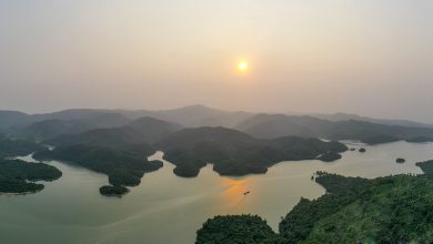 Hoàng hôn huyền ảo trên hồ nước ngọt giữa rừng Quảng Ngãi Hoàng hôn huyền ảo trên hồ nước ngọt giữa rừng Quảng Ngãi