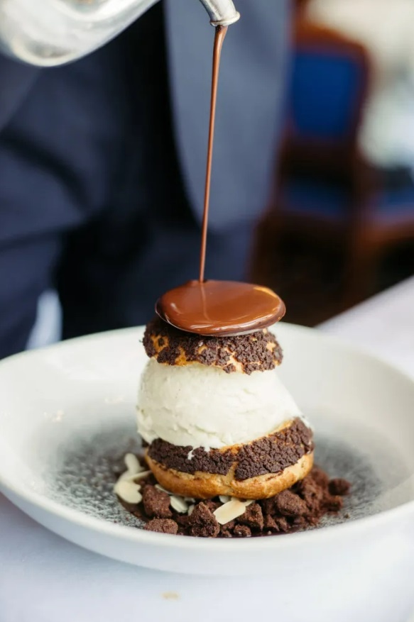 Nhà hàng hơn 120 tuổi như cung điện ở Paris