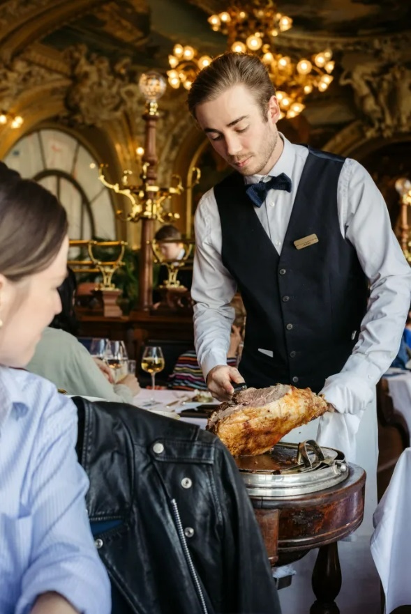 Nhà hàng hơn 120 tuổi như cung điện ở Paris