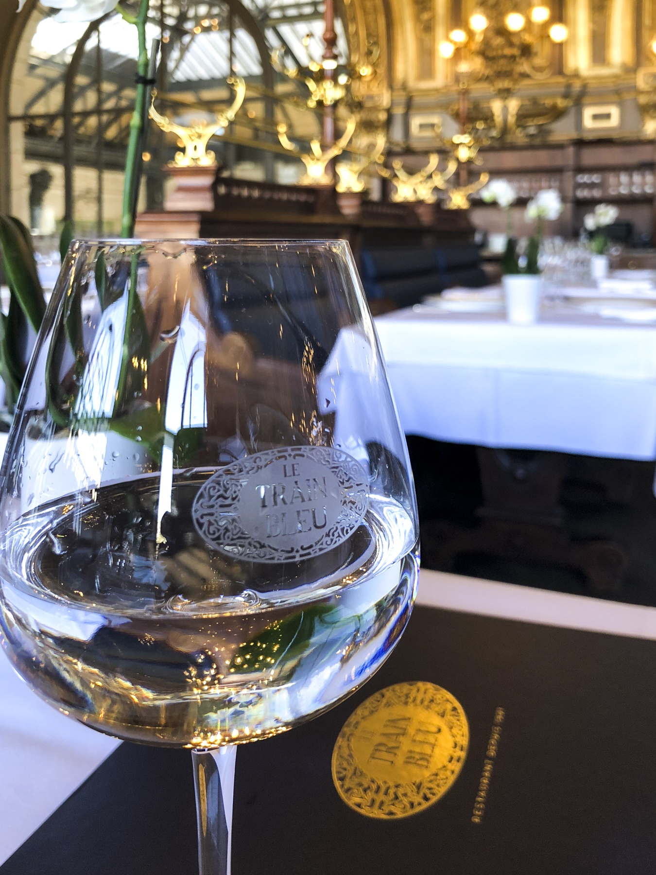 Nhà hàng hơn 120 tuổi như cung điện ở Paris