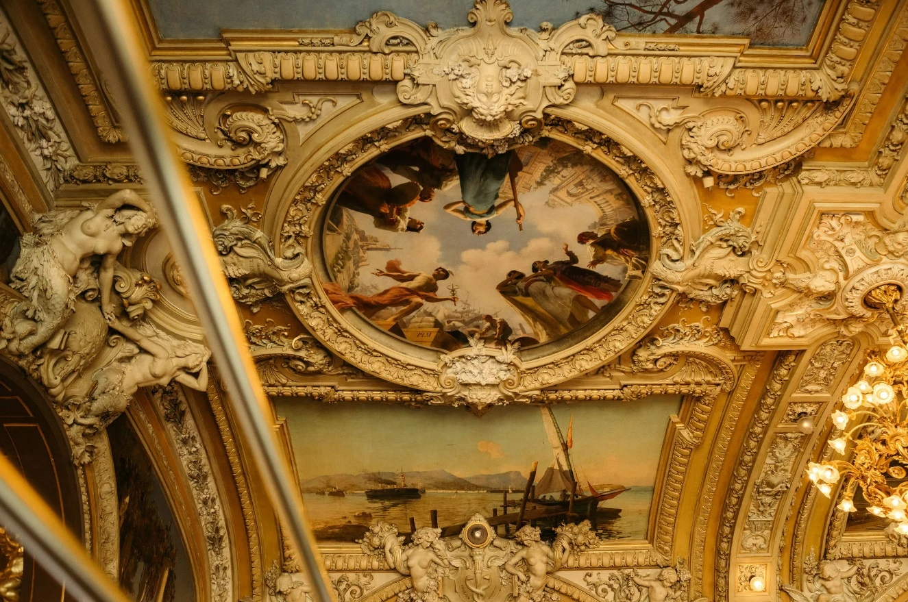 Nhà hàng hơn 120 tuổi như cung điện ở Paris