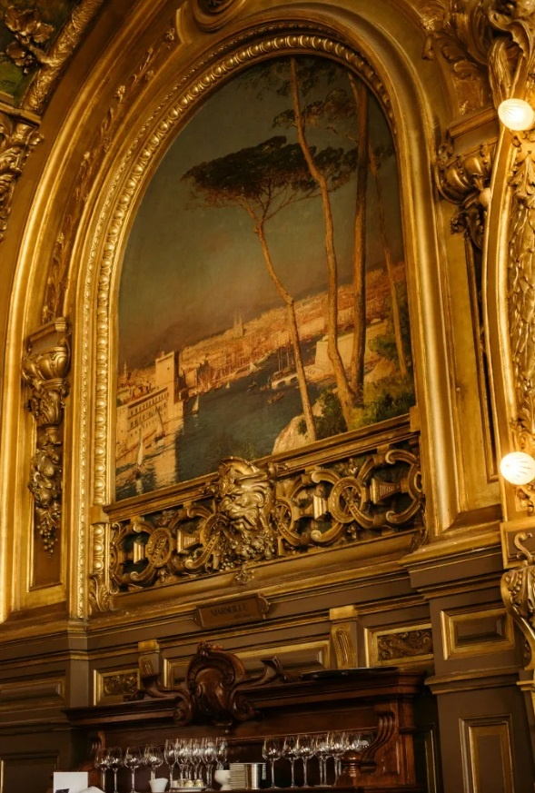 Nhà hàng hơn 120 tuổi như cung điện ở Paris