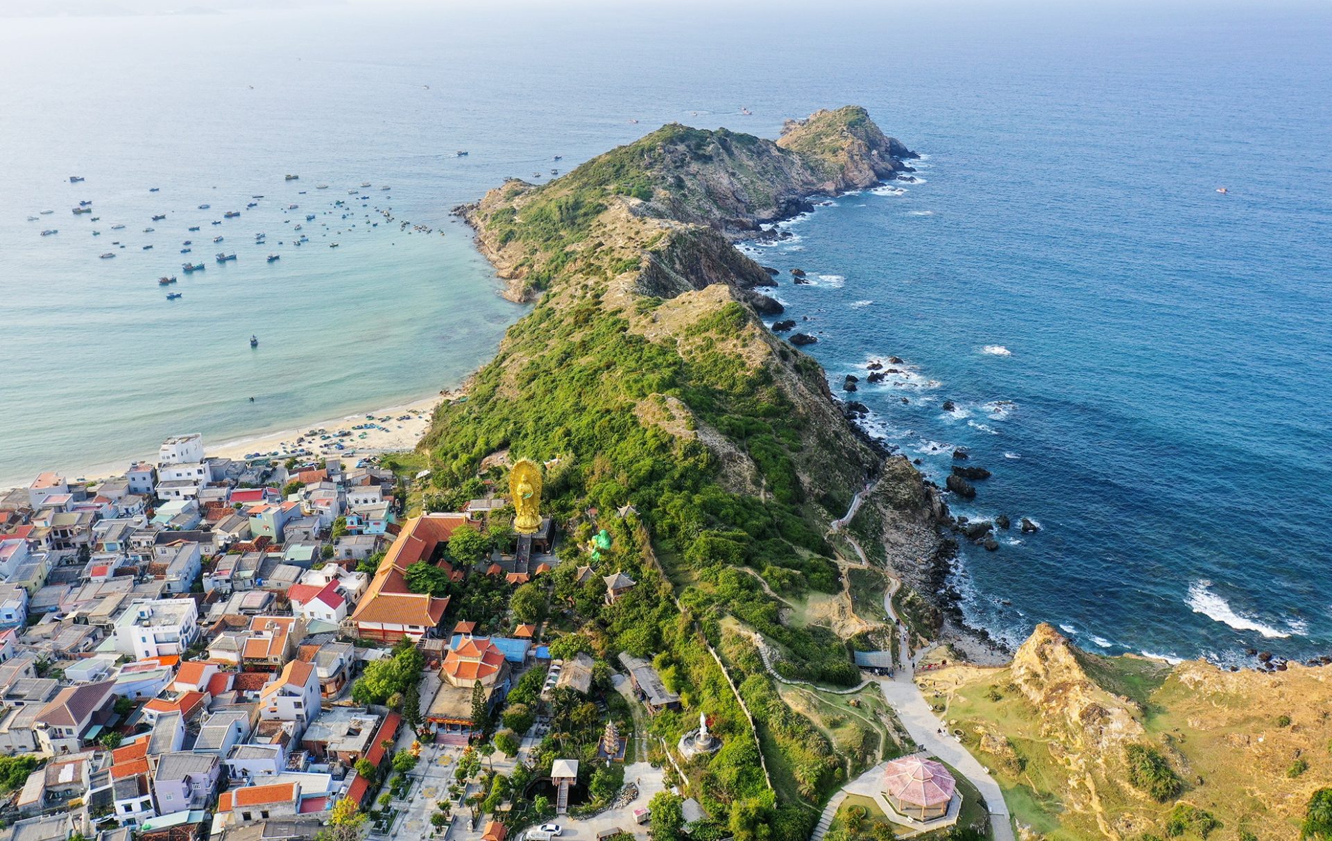 Eo Cửa Gió hình yên ngựa ở phố biển Quy Nhơn