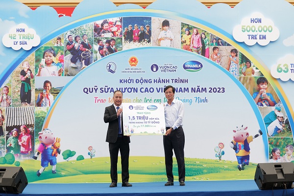 Vinamilk khởi động Quỹ sữa “Vươn cao Việt Nam” năm 2023 tại Quảng Ninh Vinamilk khởi động Quỹ sữa “Vươn cao Việt Nam” năm 2023 tại Quảng Ninh