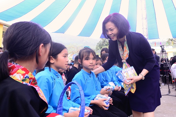 Vinamilk khởi động Quỹ sữa “Vươn cao Việt Nam” năm 2023 tại Quảng Ninh Vinamilk khởi động Quỹ sữa “Vươn cao Việt Nam” năm 2023 tại Quảng Ninh