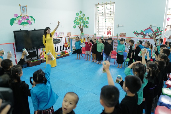 Vinamilk khởi động Quỹ sữa “Vươn cao Việt Nam” năm 2023 tại Quảng Ninh Vinamilk khởi động Quỹ sữa “Vươn cao Việt Nam” năm 2023 tại Quảng Ninh