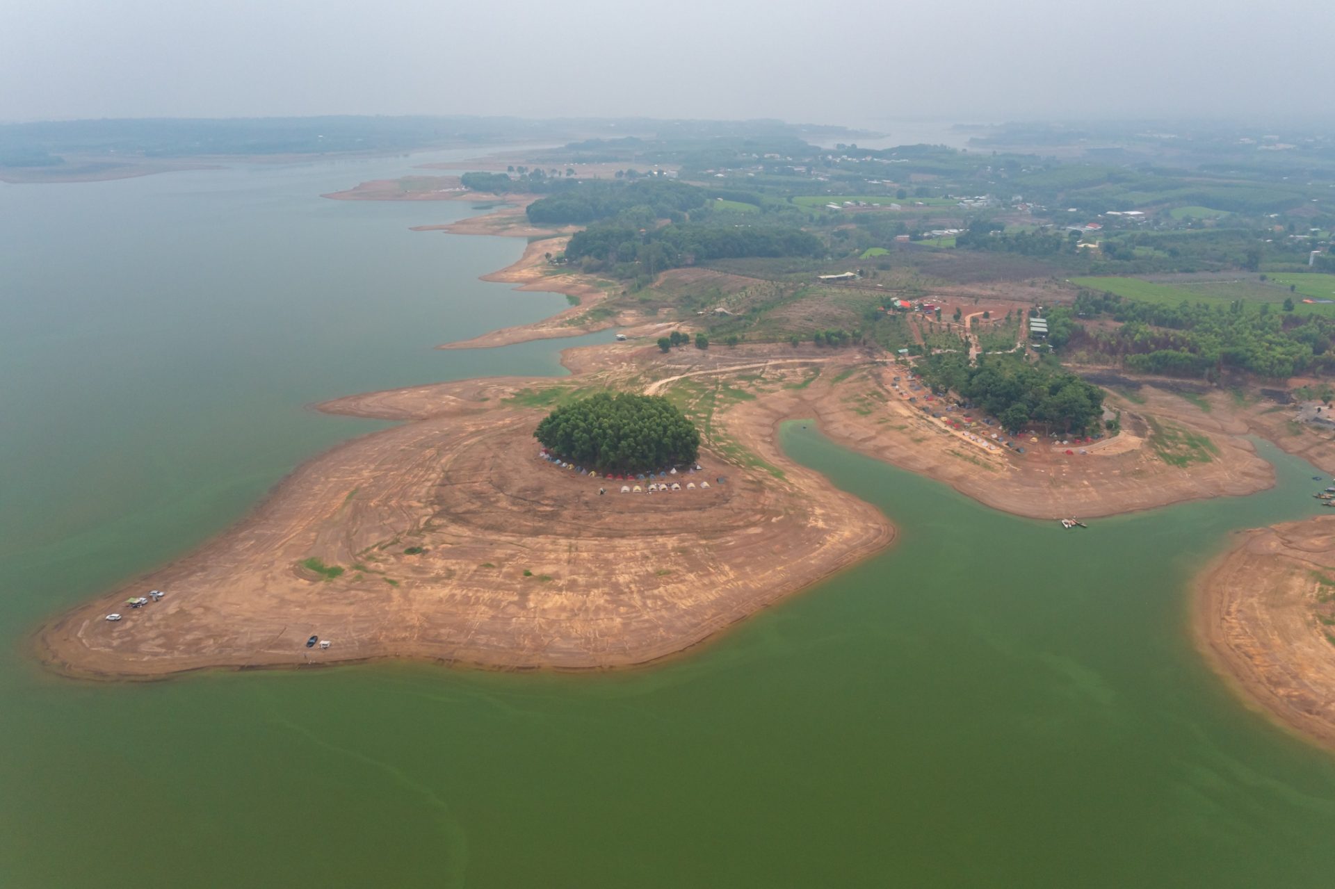 Vẫn có thể cắm trại quanh hồ Trị An