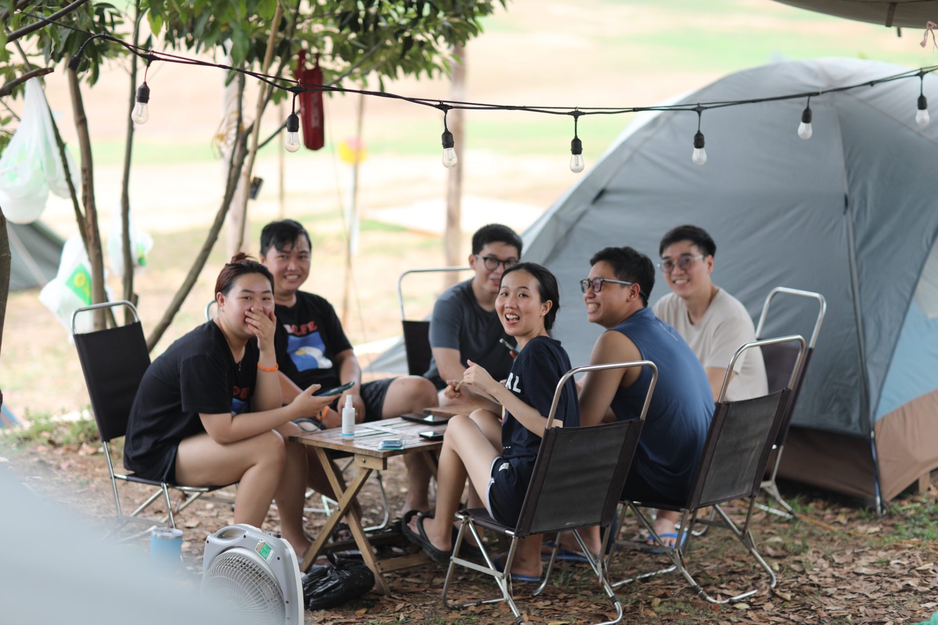 Vẫn có thể cắm trại quanh hồ Trị An